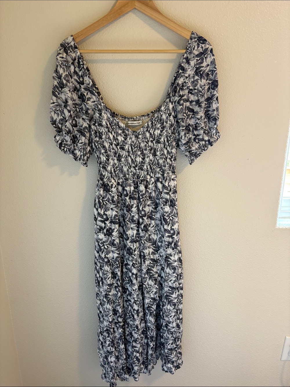 Abercrombie & Fitch Smocked Puff-Sleeve Floral Midi Dress